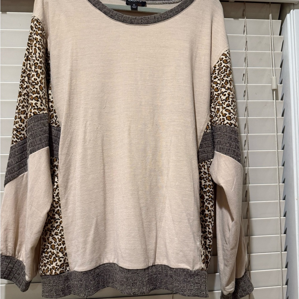 Chic Beige and Gray Leopard Print Women's Long Sleeve Top